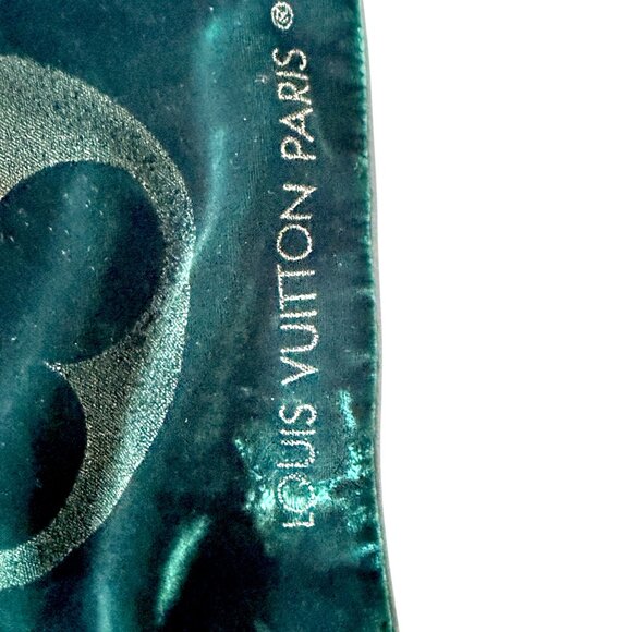 Authentic Louis Vuitton Green Velvet Scarf comes with LV box - Picture 6 of 11